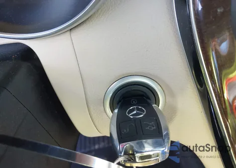 2015 Mercedes-Benz C 300 4Matic из США, поврежденный, VIN 55SWF4KB5FU081763